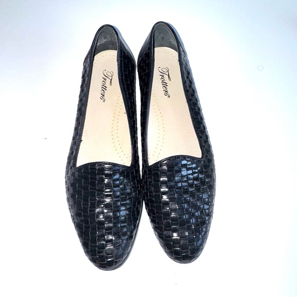Vintage Black leather Woven Women’s Loafers by Trotters Fisherman size 10.5 - Picture 1 of 5